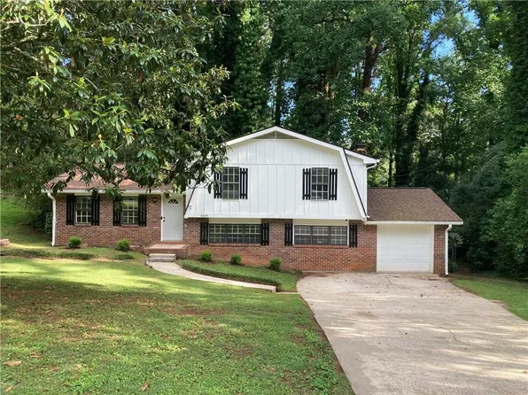 5809 Oakleaf Way, Stone Mountain, GA 30087