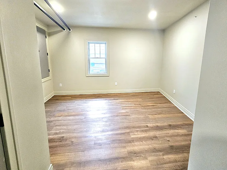 486 Franklin St — Photo 2