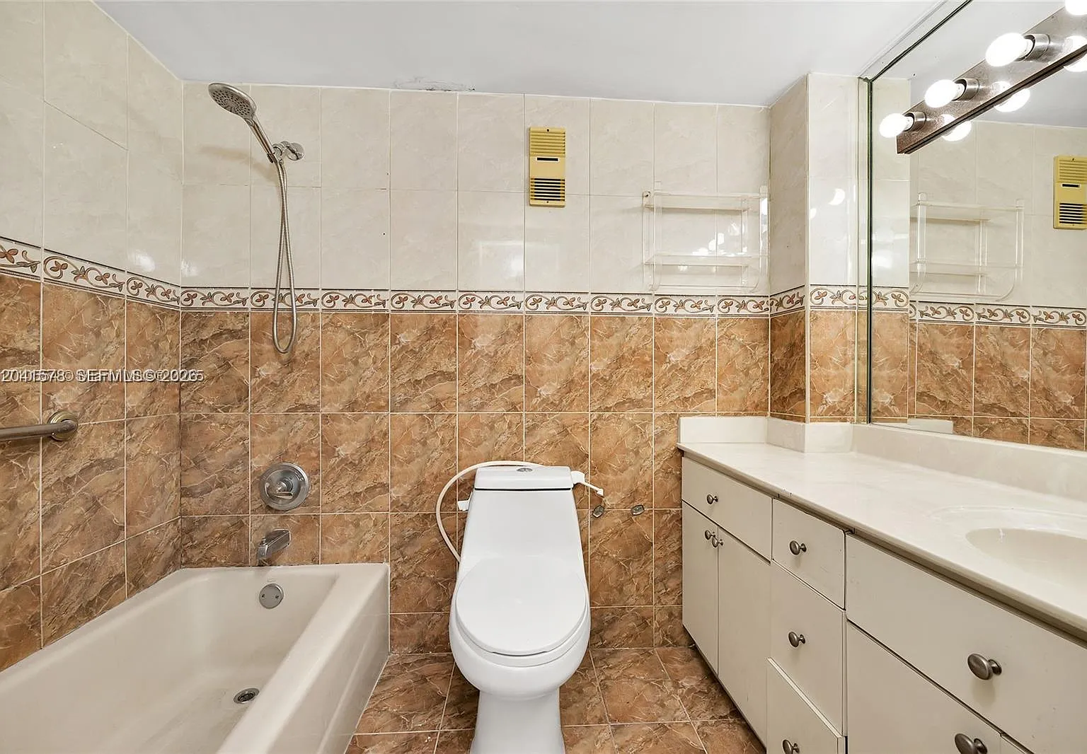 5050 Condo — Photo 3