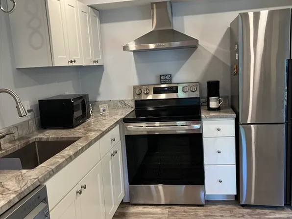 320 Newbury St APT 1104, Danvers, MA 01923