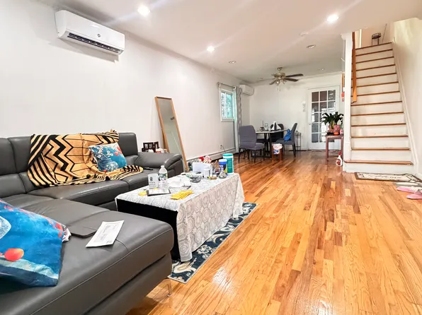77-32 160th St, Flushing, NY 11366