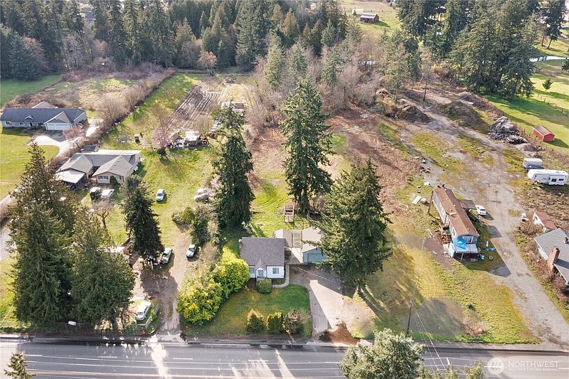 3rd image of 10114 Canyon Road E