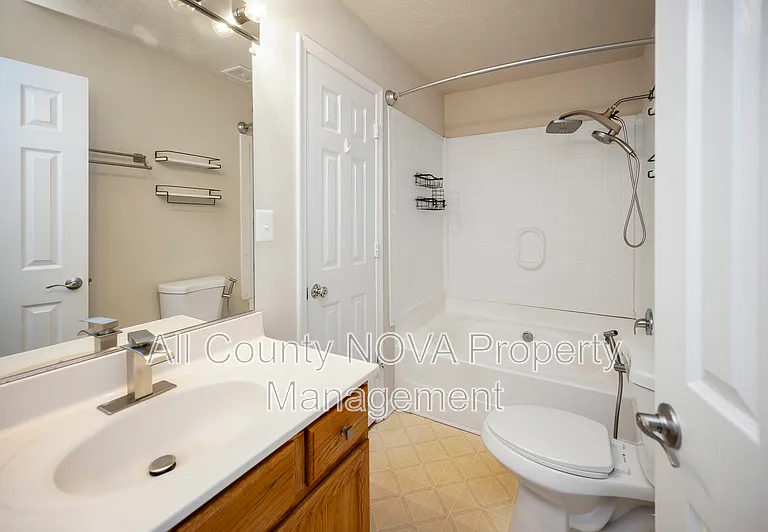 610 Kensington Dr — Photo 29