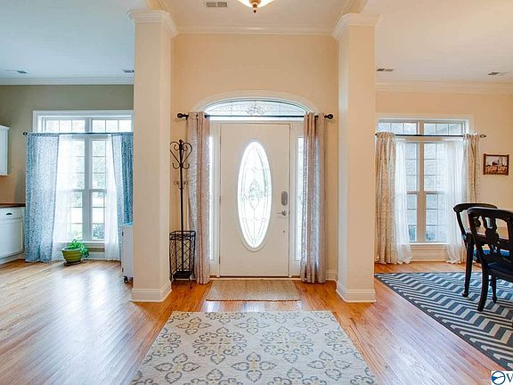 4th image of 224 Bishop Farm Way