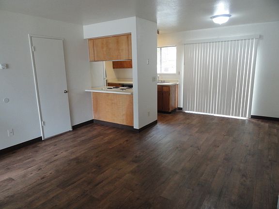 2nd image of 182 Paddon Pl APT 9