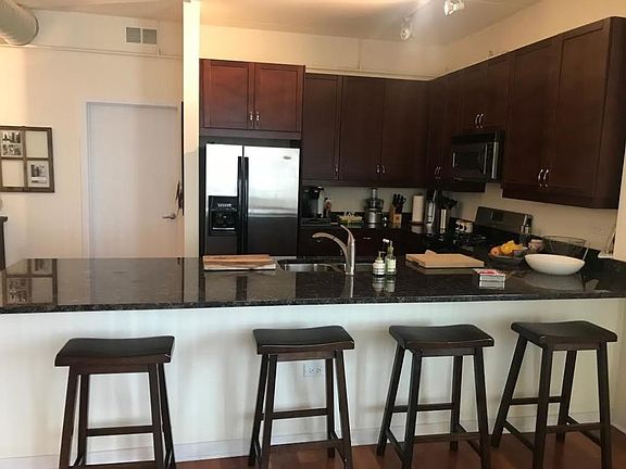 4th image of 873 N Larrabee St APT 302