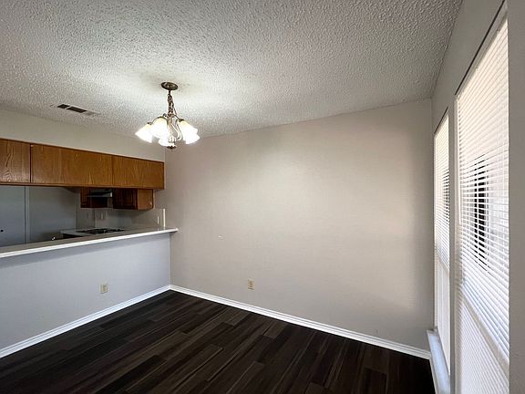 3rd image of 135 Wildwood Dr