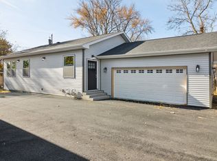 302 Hughes Ave, Lockport, IL 60441