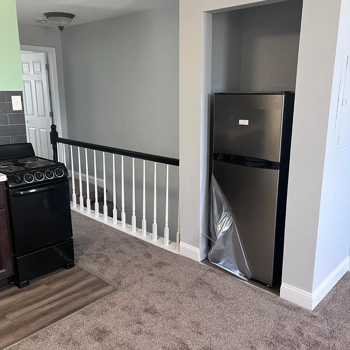 1 bed, 1.0 bath, 1192 sqft, $1,050 — Photo 2
