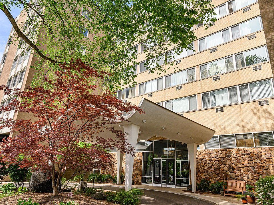 1st image of 151 N Kenilworth Ave APT 2J