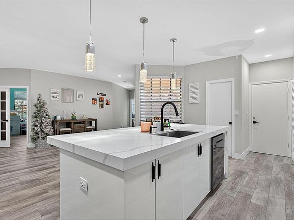 3rd image of 11910 Glenmore Dr