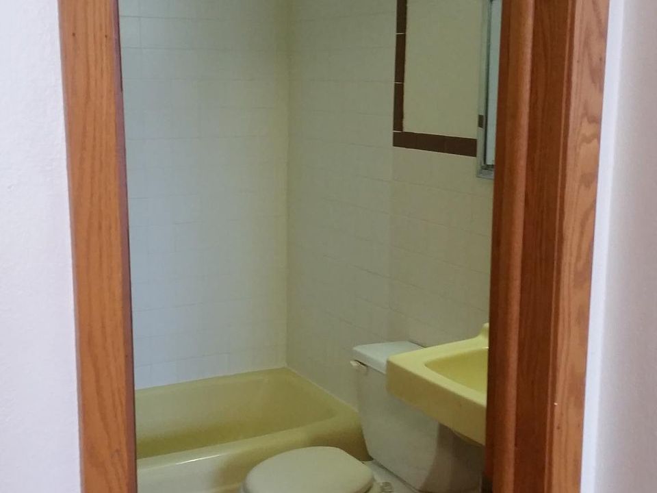 2nd image of 650 2nd Ave NE #10