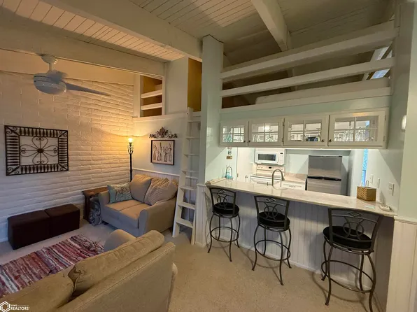 2700 N Shore Dr #E1-16a, Clear Lake, IA 50428