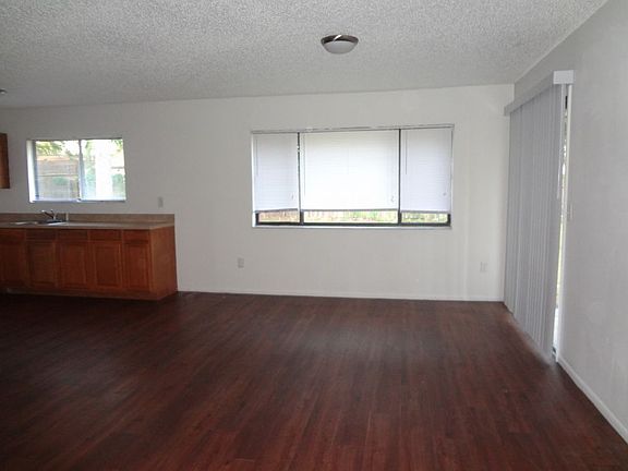 4th image of 1668 Norwood St NE