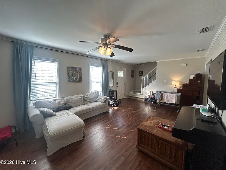 109 Jennie Dr — Photo 3