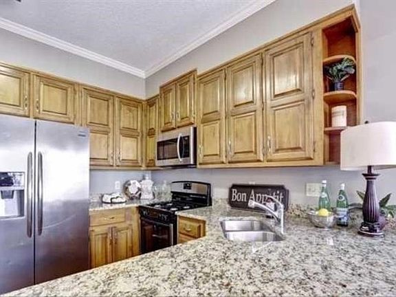 3rd image of 635 Winthrop Way SE