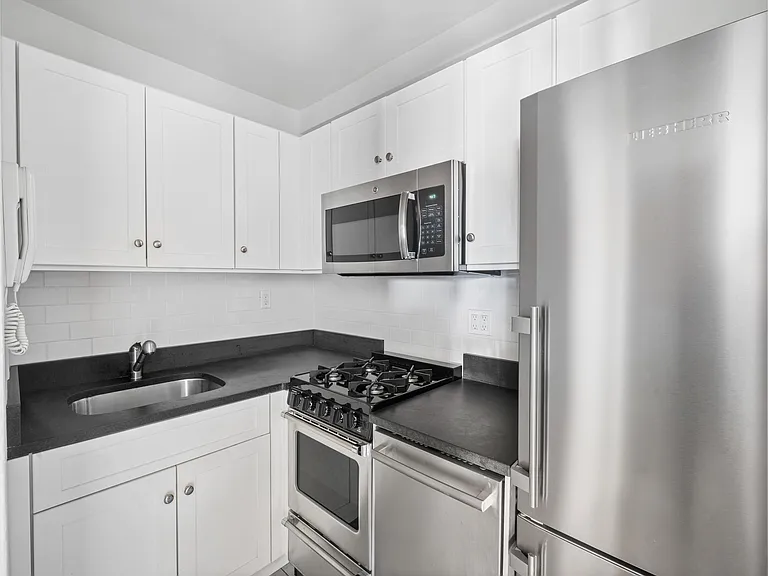 14 Horatio St #12K — Photo 11