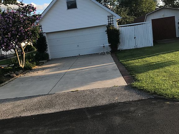 window 4th Bed Rm in garage