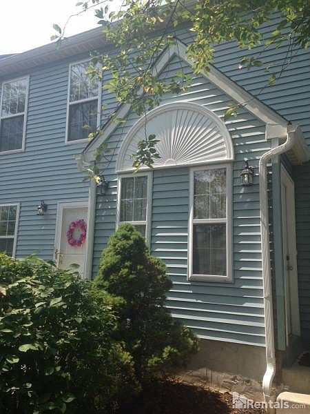 2nd image of 984 Roundhouse Ct