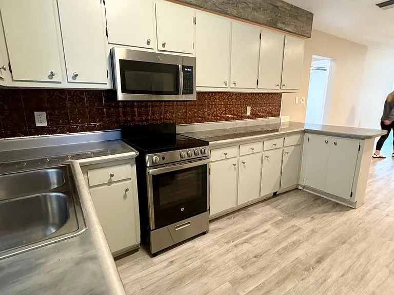 5407 N Suwanee Ave #B — Photo 8