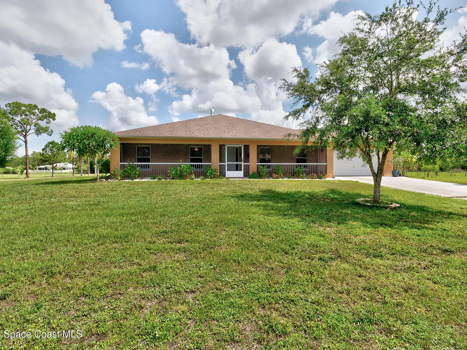 3 bed, 2.0 bath, 1615 sqft, $3,000 — Photo 3