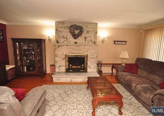 2nd image of 202 Banta Ave