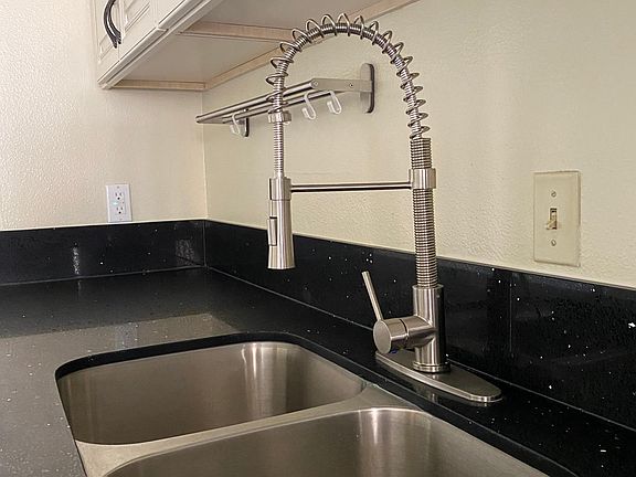 3rd image of 2833 Francis Ave #202