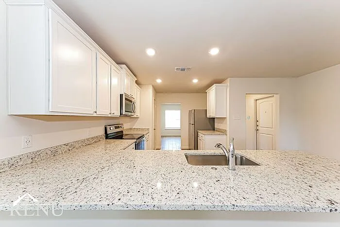 305 Silvercrest Ln — Photo 5