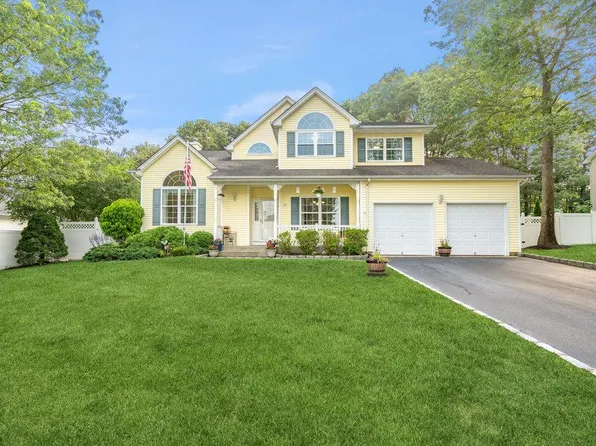 26 Tuthill Creek Drive, Blue Point, NY 11772