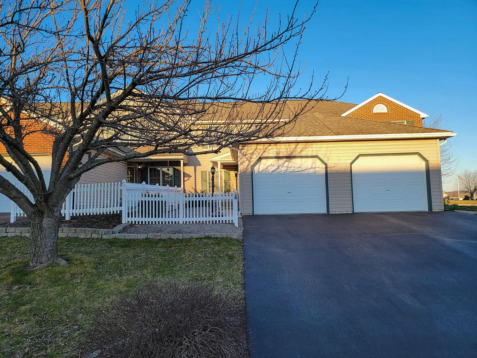 3 bed, 1.5 bath, 1540 sqft, $1,995 — Photo 3