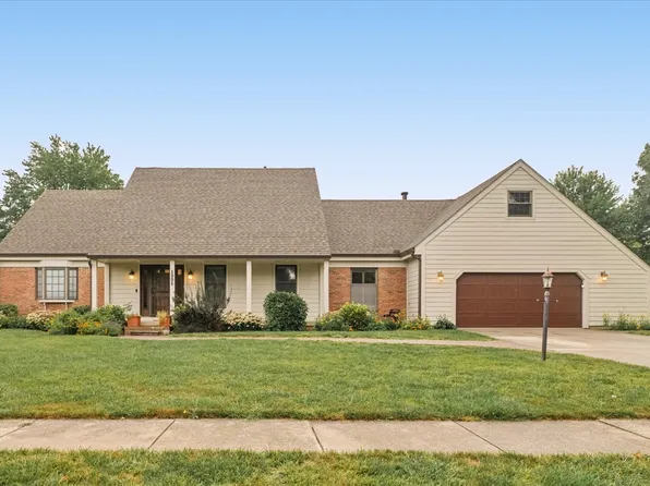 1906 Trout Valley Dr, Champaign, IL 61822