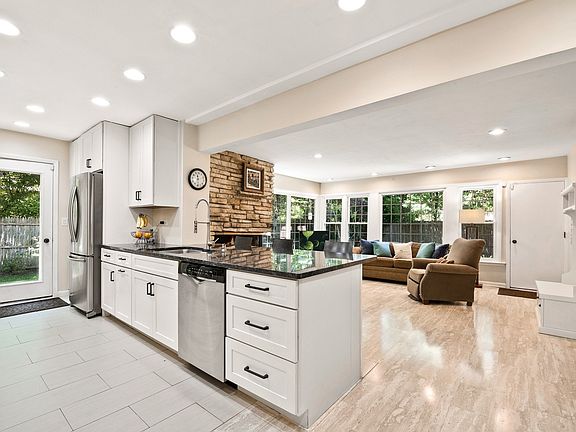 5th image of 324 Beverly Dr