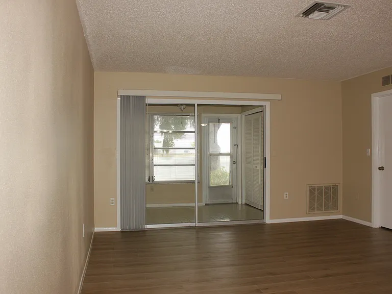 2948 Bancroft Cir E #C — Photo 16