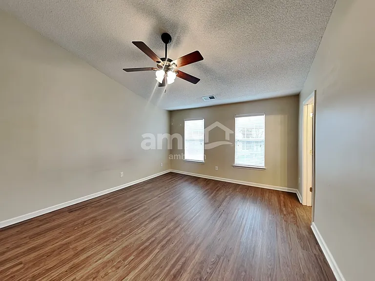 15464 Stone Hollow Dr — Photo 8