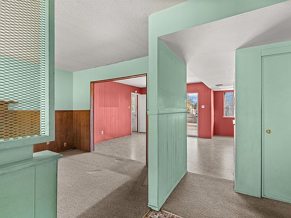 4th image of 3240 Louraine St