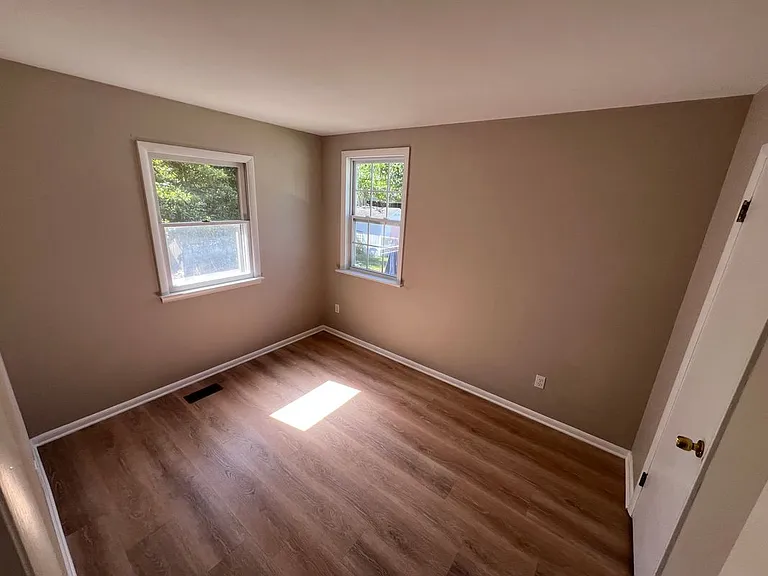 519 Kenmore Rd — Photo 14