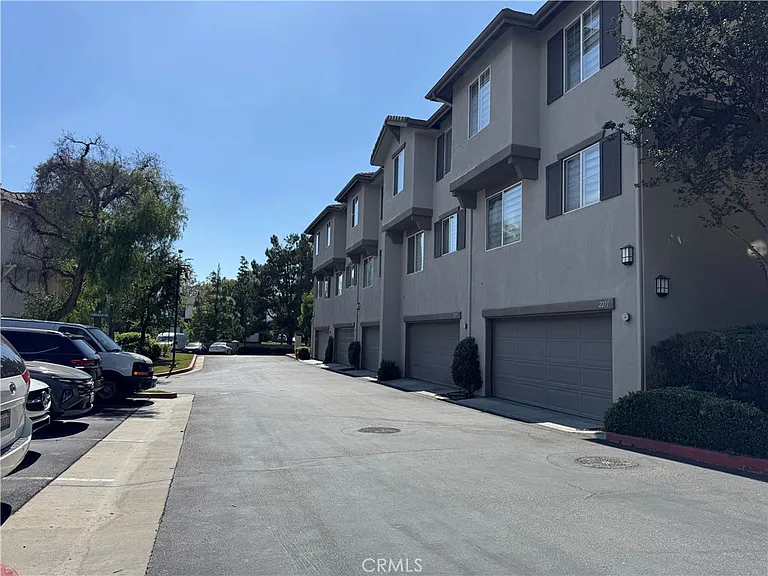 2271 Yarbough Dr — Photo 10
