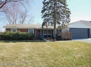 1123 Leicester Rd, Elk Grove Village, IL 60007