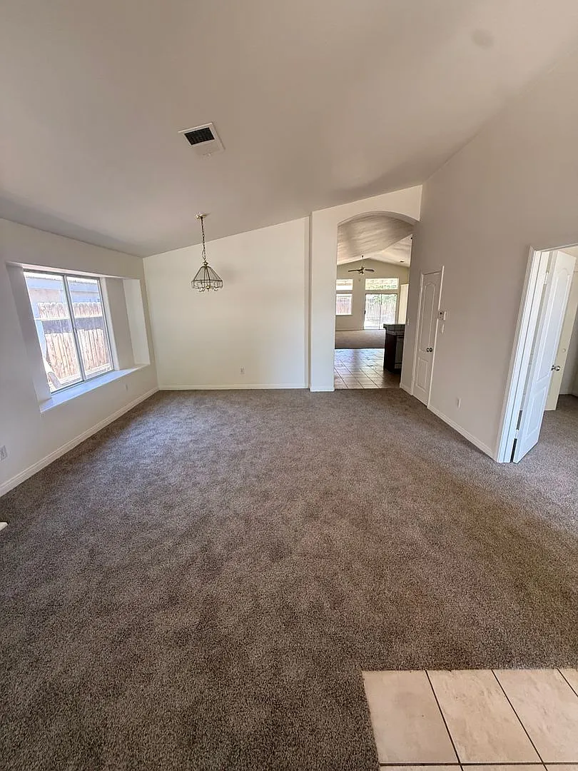 Spacious 3-Bedroom, 2-Bathroom Home in Desirable Northwest Bakersfield — Photo 2