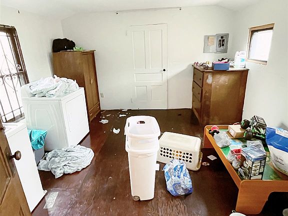 5th image of 1236 E Lincolnway St