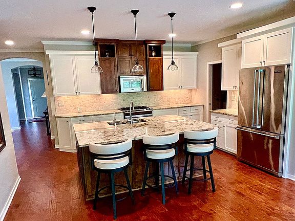 Gourmet kitchen