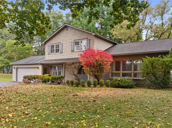 113 Clearview Dr, Penfield, NY 14526