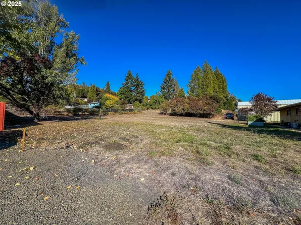 0 NE Cummins St, Roseburg, OR 97470