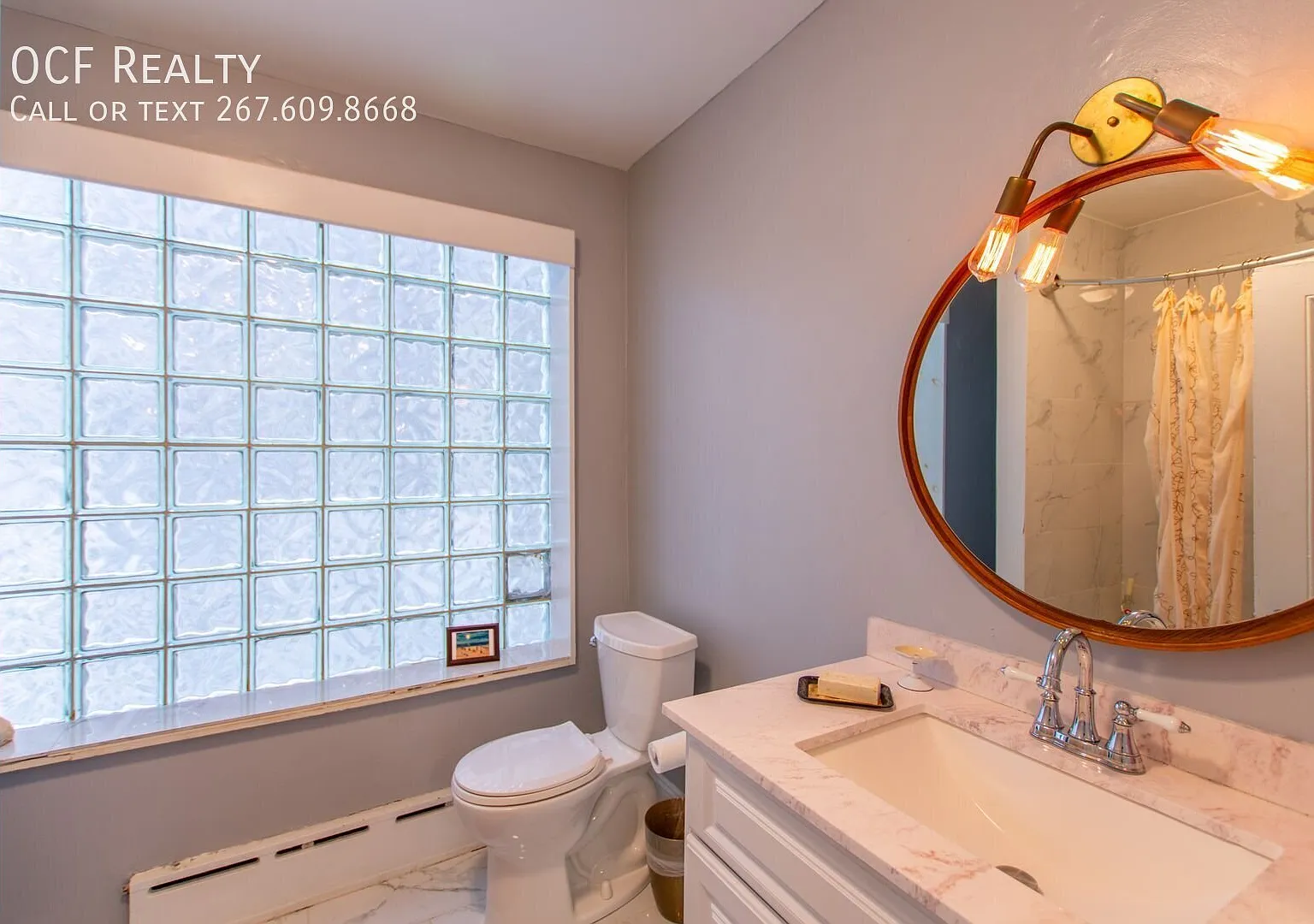 Fantastic Queen Village Home! — Photo 4