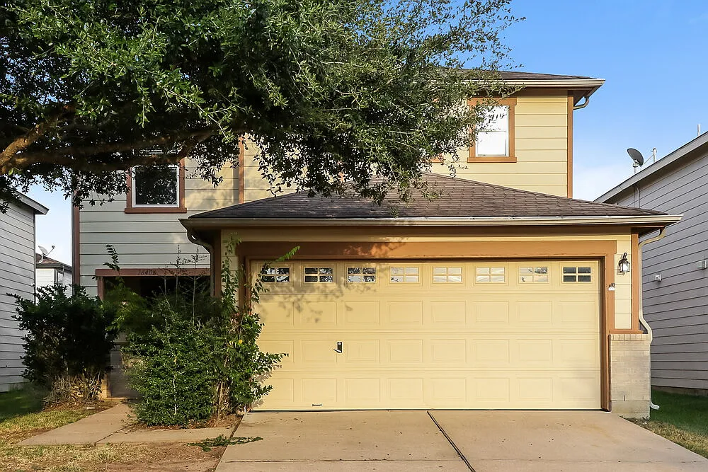 3 bed, 2.5 bath, 1839 sqft, $1,750 — Photo 1