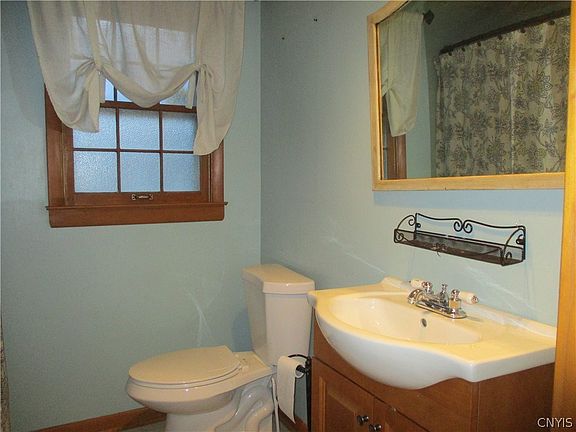 4th image of 102 Sagamore Dr S