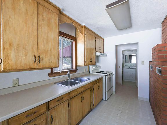 4th image of 3320 Sacramento Dr