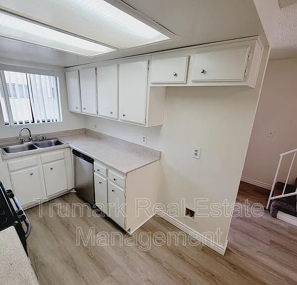 553 E Orange Grove Ave #D — Photo 5
