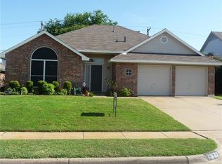 2833 Sommerset Dr, Grand Prairie, TX 75052