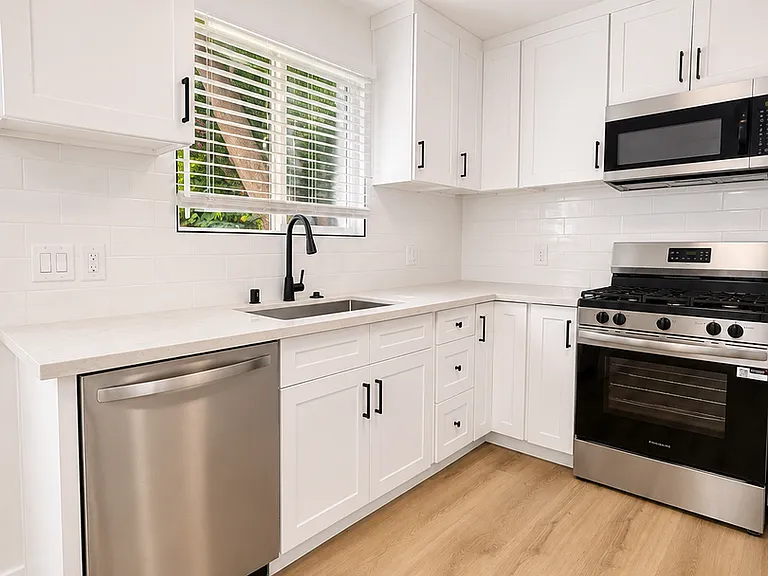 1221 S Holt Ave — Photo 6